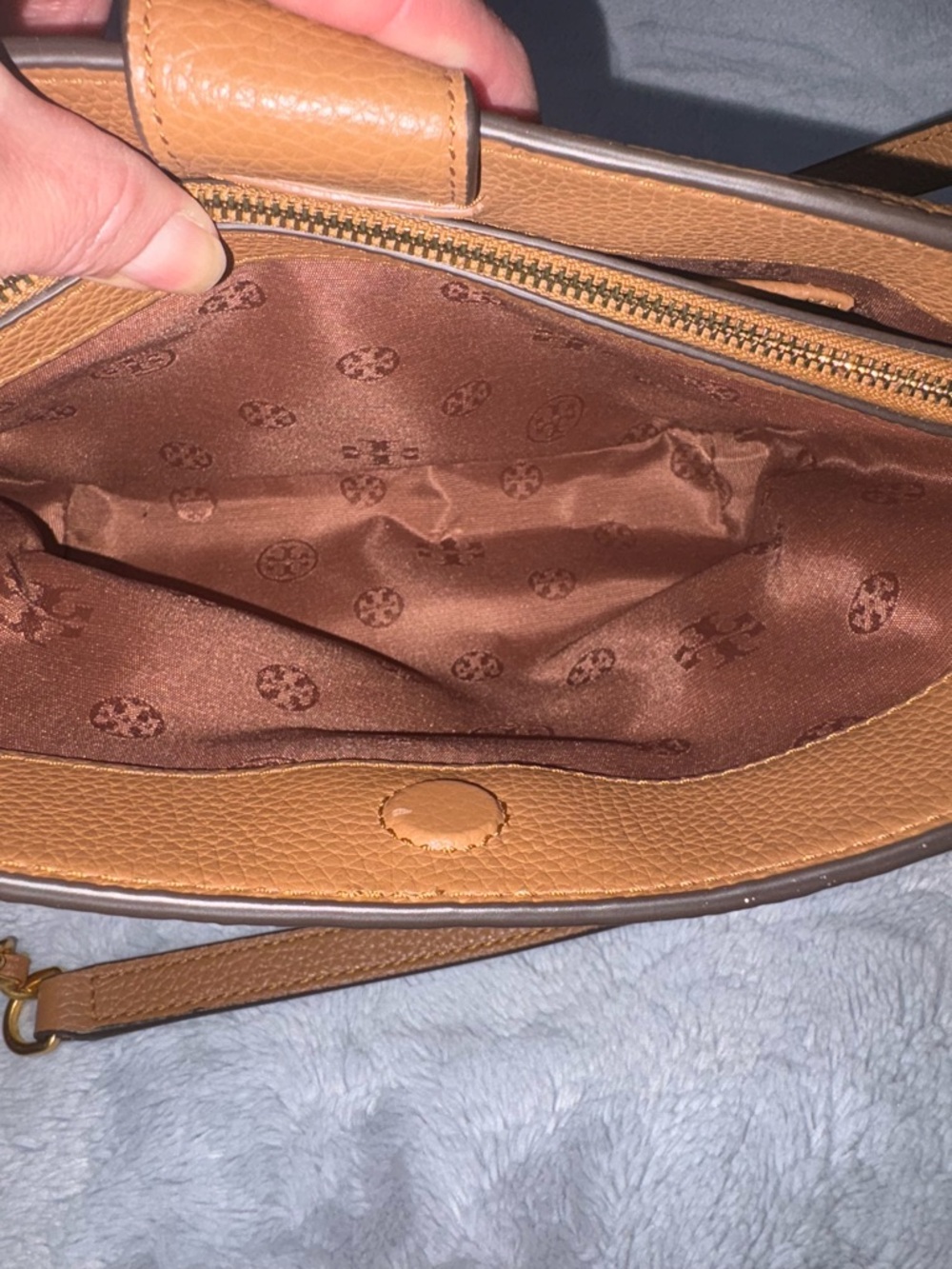 Tory Burch Brown Pebbled Leather Shoulder Bag with Gold Logo - Picture 7 of 15